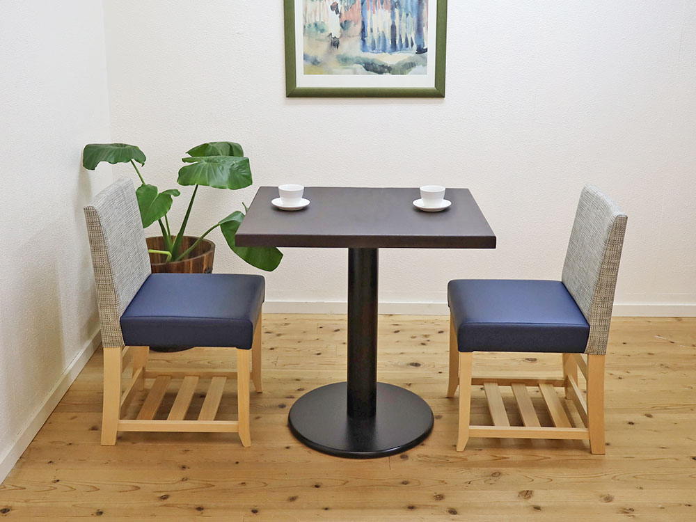 おしゃれなカフェテーブルセット