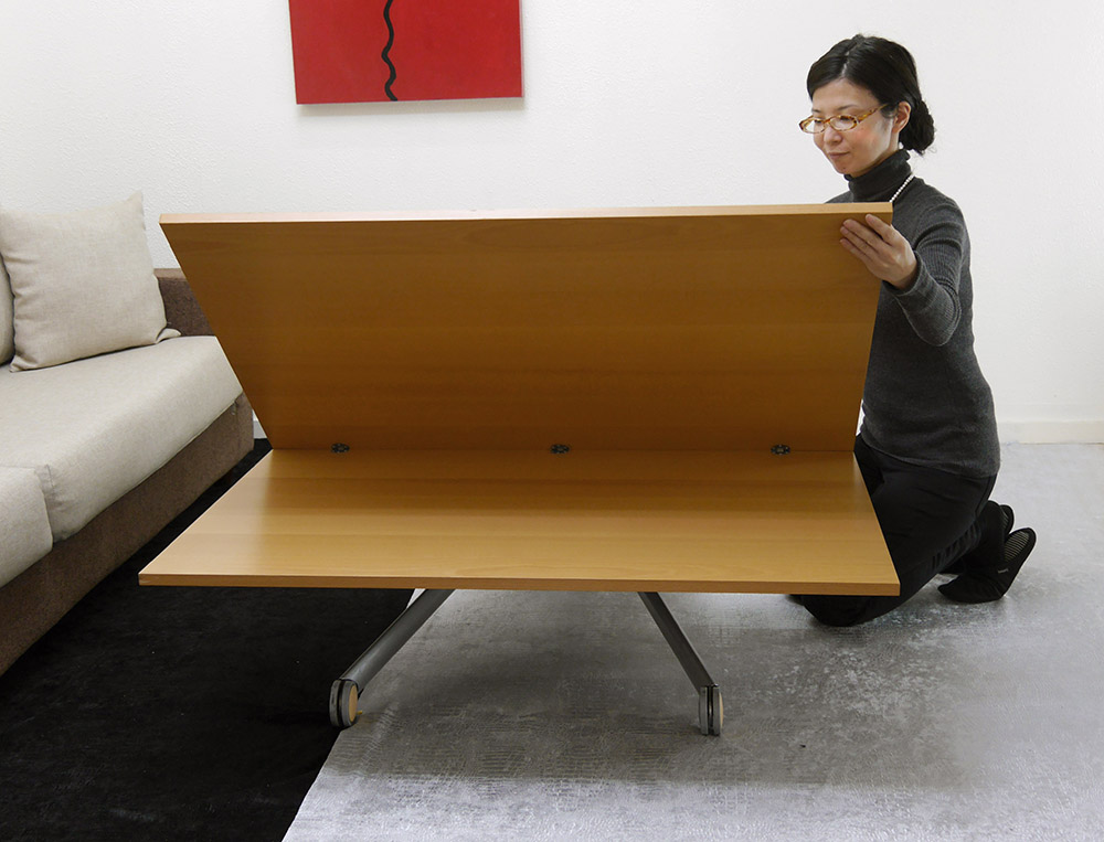 デザイン、機能共に満足と評価いただいてリフティングテーブル