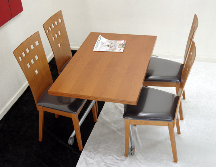 リビングで広げて子供が宿題できるテーブル