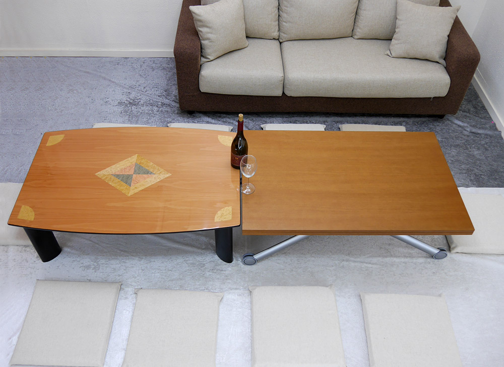 他のテーブルと並べて使える昇降テーブル