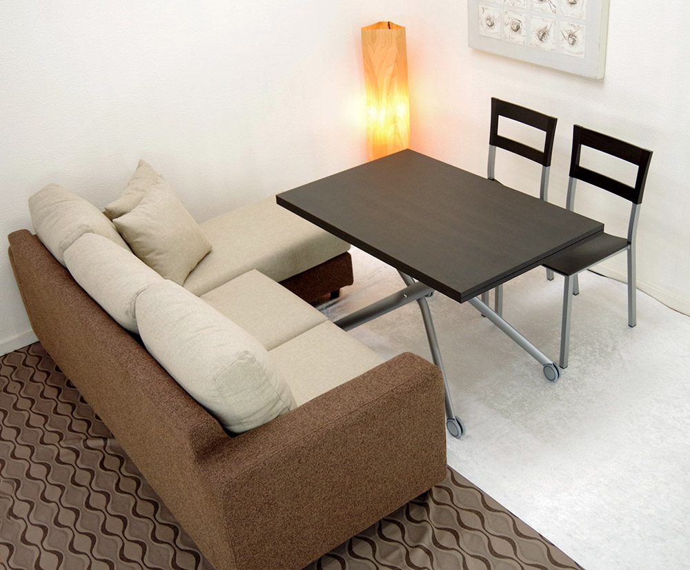 デザインがシンプルかつ垢抜けていて非常にセンスが良いテーブル